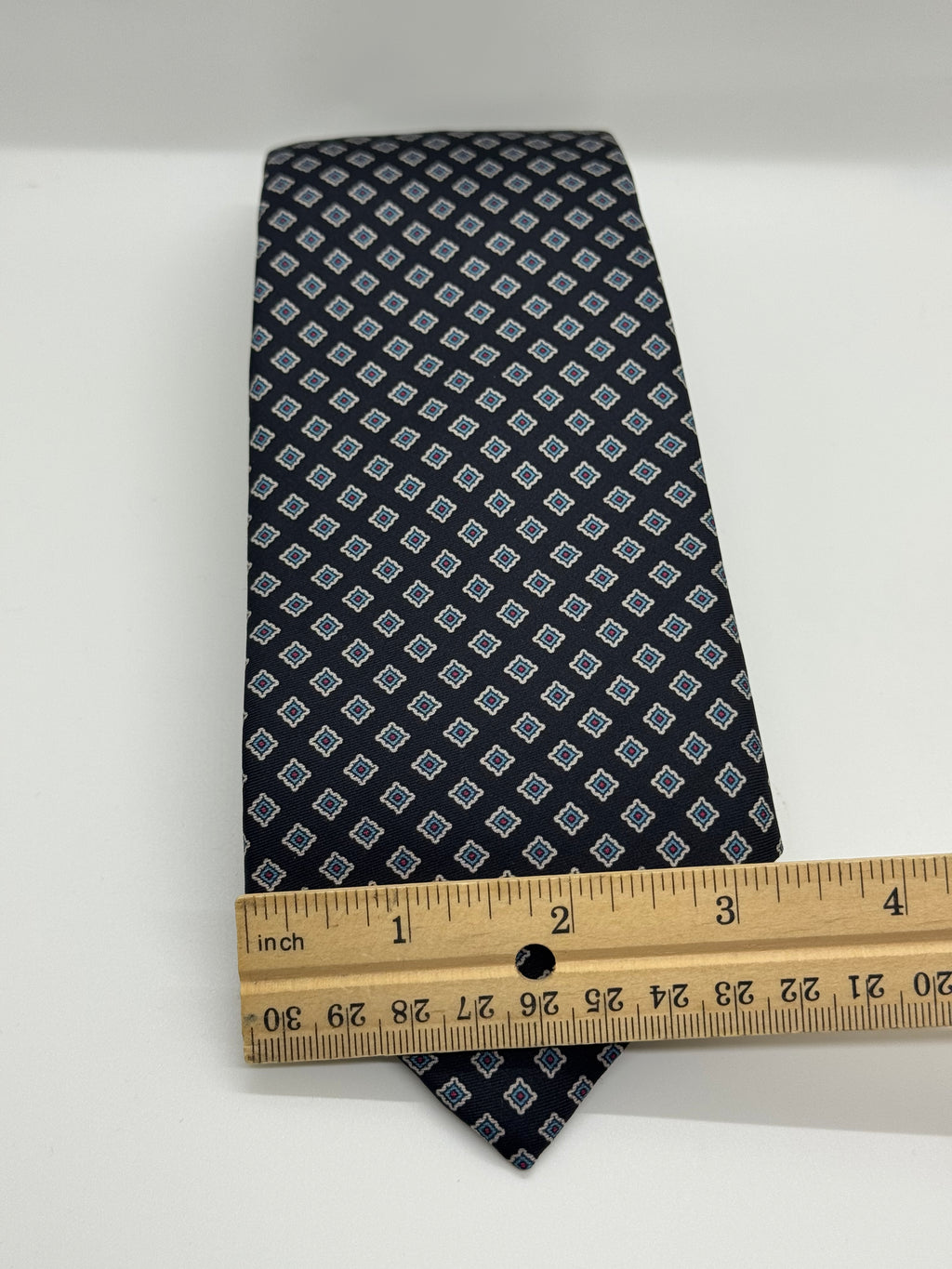 Oakton Ltd. Geometric Medallion Tie