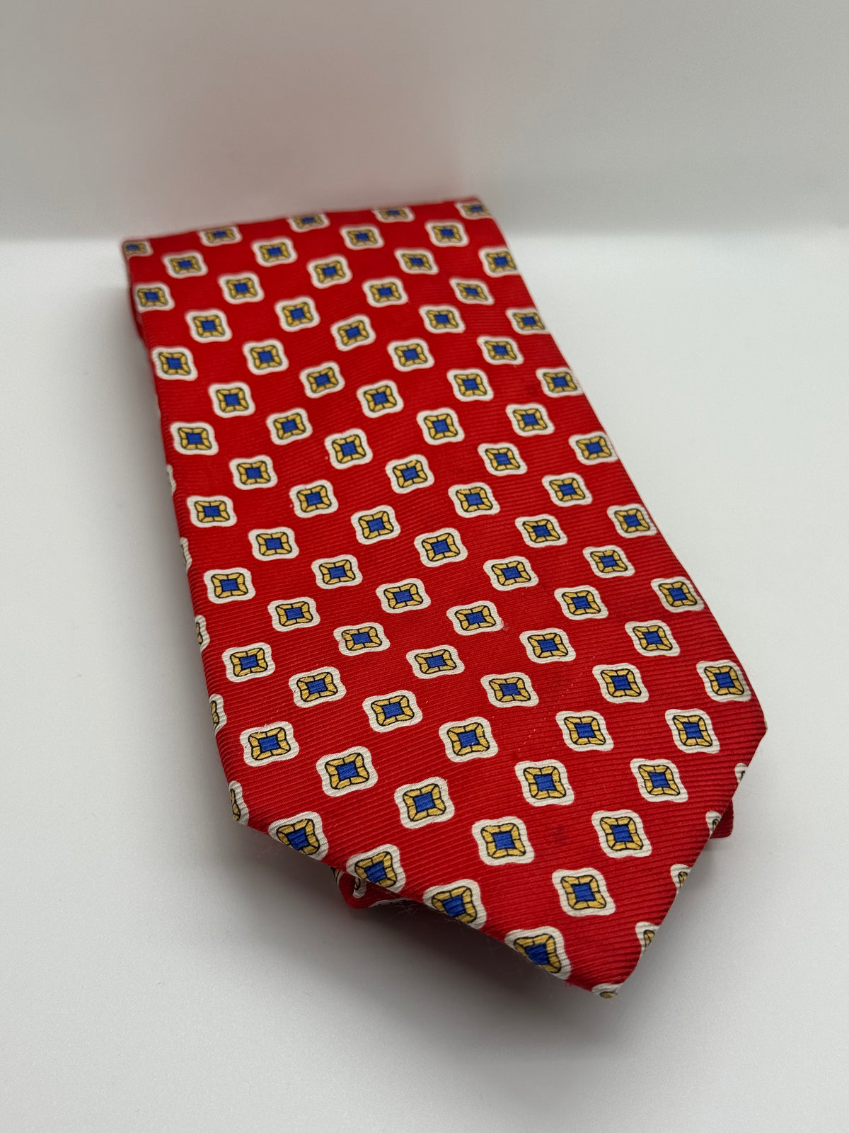 Roundtree & Yorke Classics Red Geometric Tie