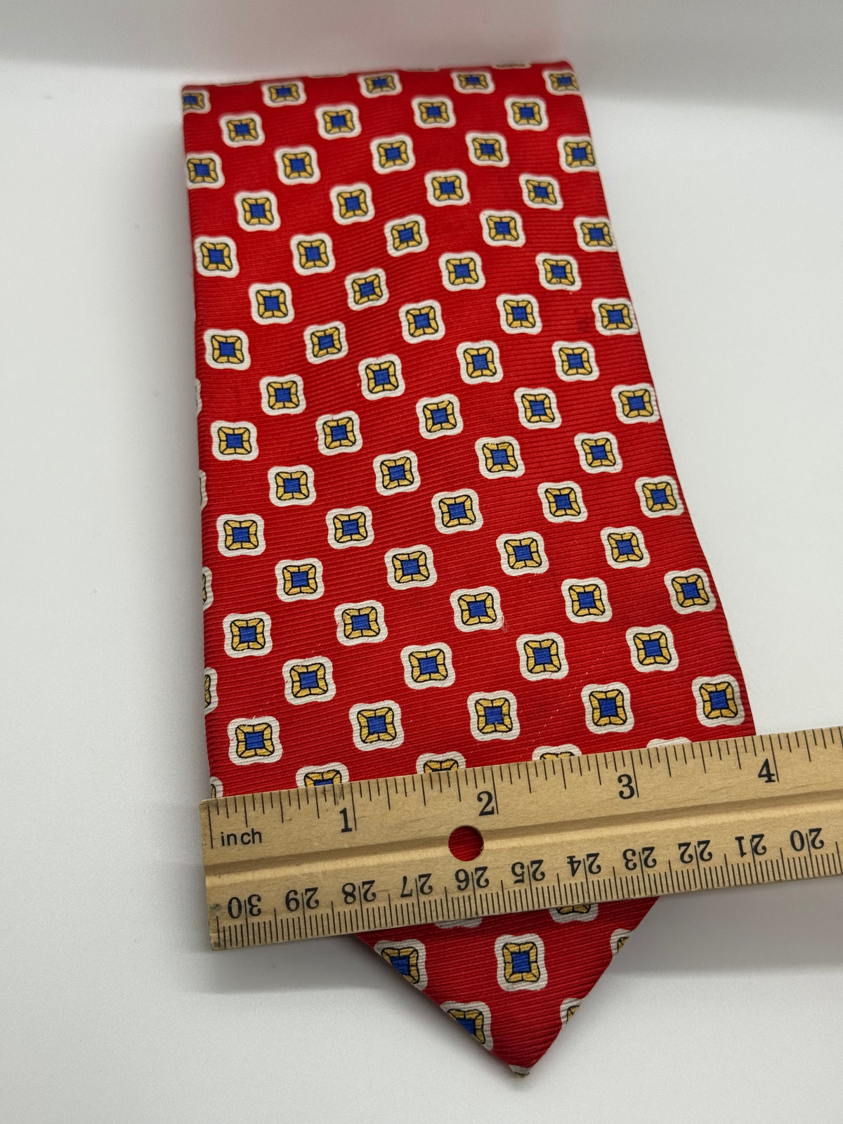 Roundtree & Yorke Classics Red Geometric Tie