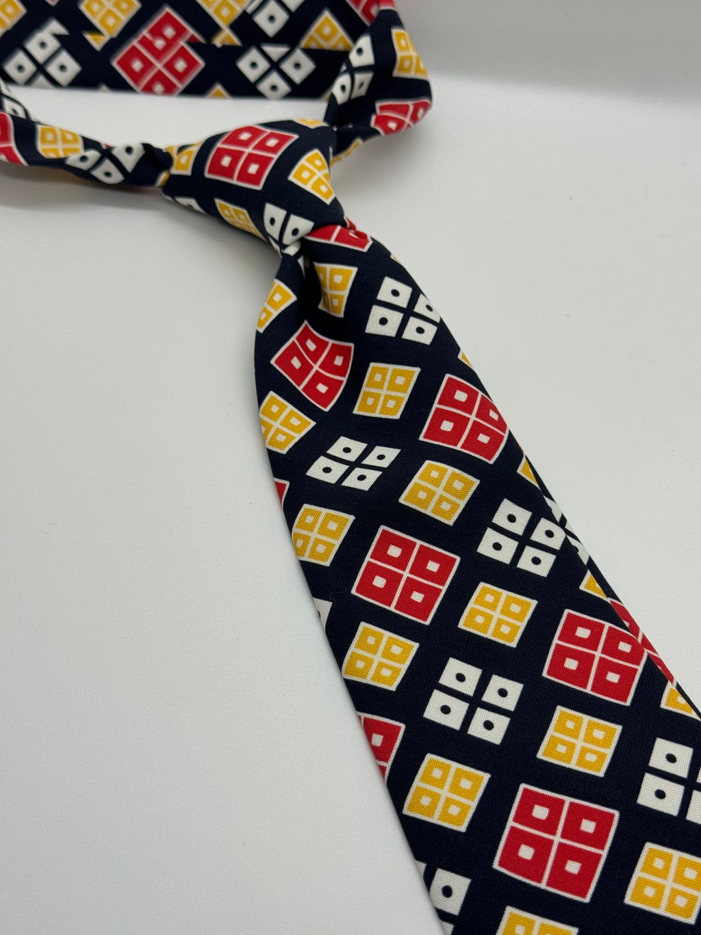 Drake’s London Untipped Silk Tie – Navy Geometric Motif – NWT – Handmade in England