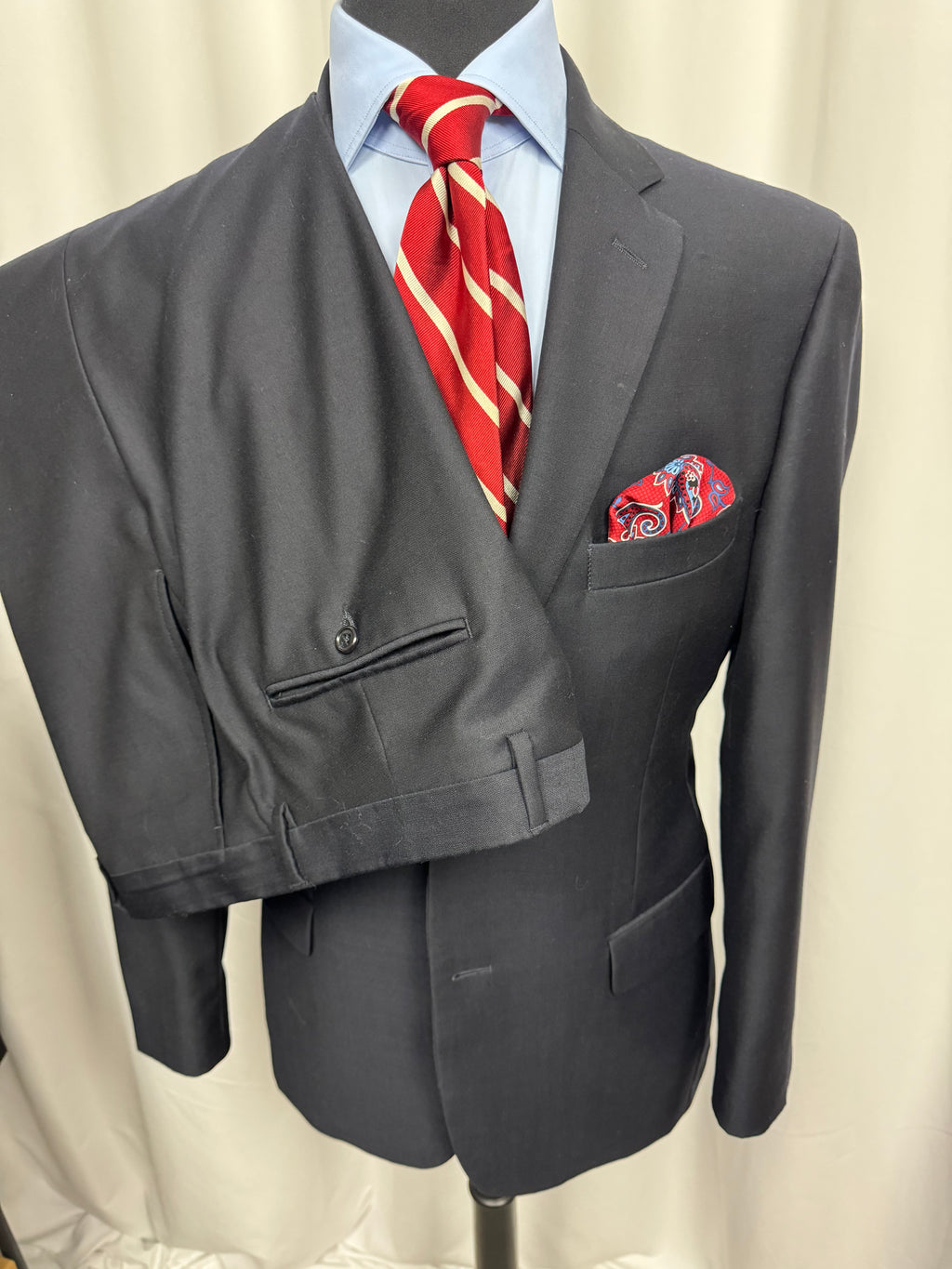 Jos. A. Bank Signature Navy Suit – 41R