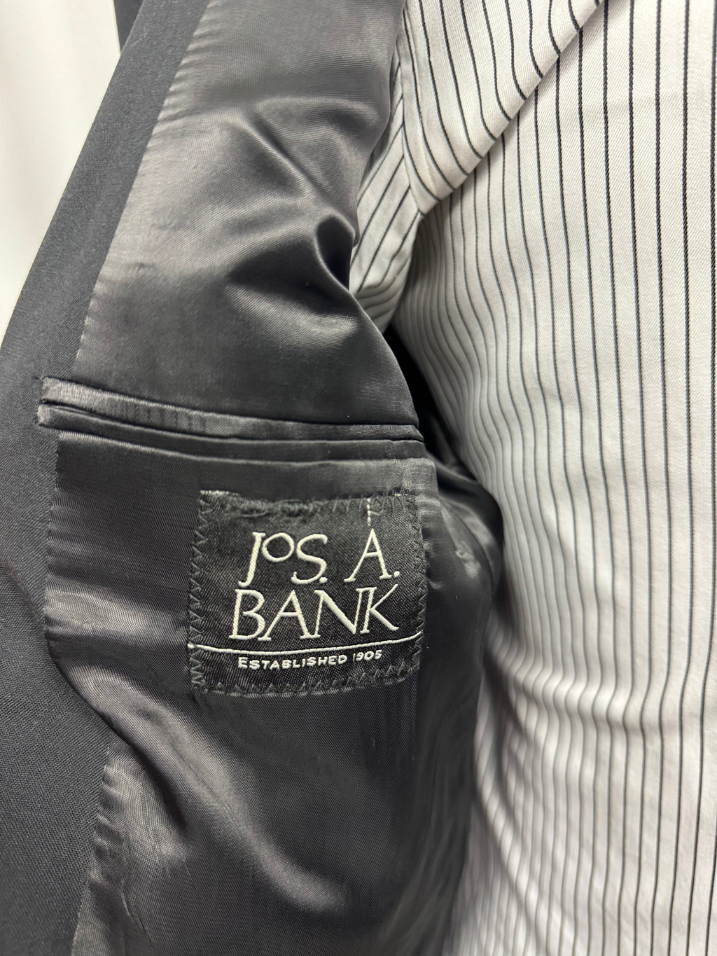 Jos A. Bank Black Wool Suit – 44R