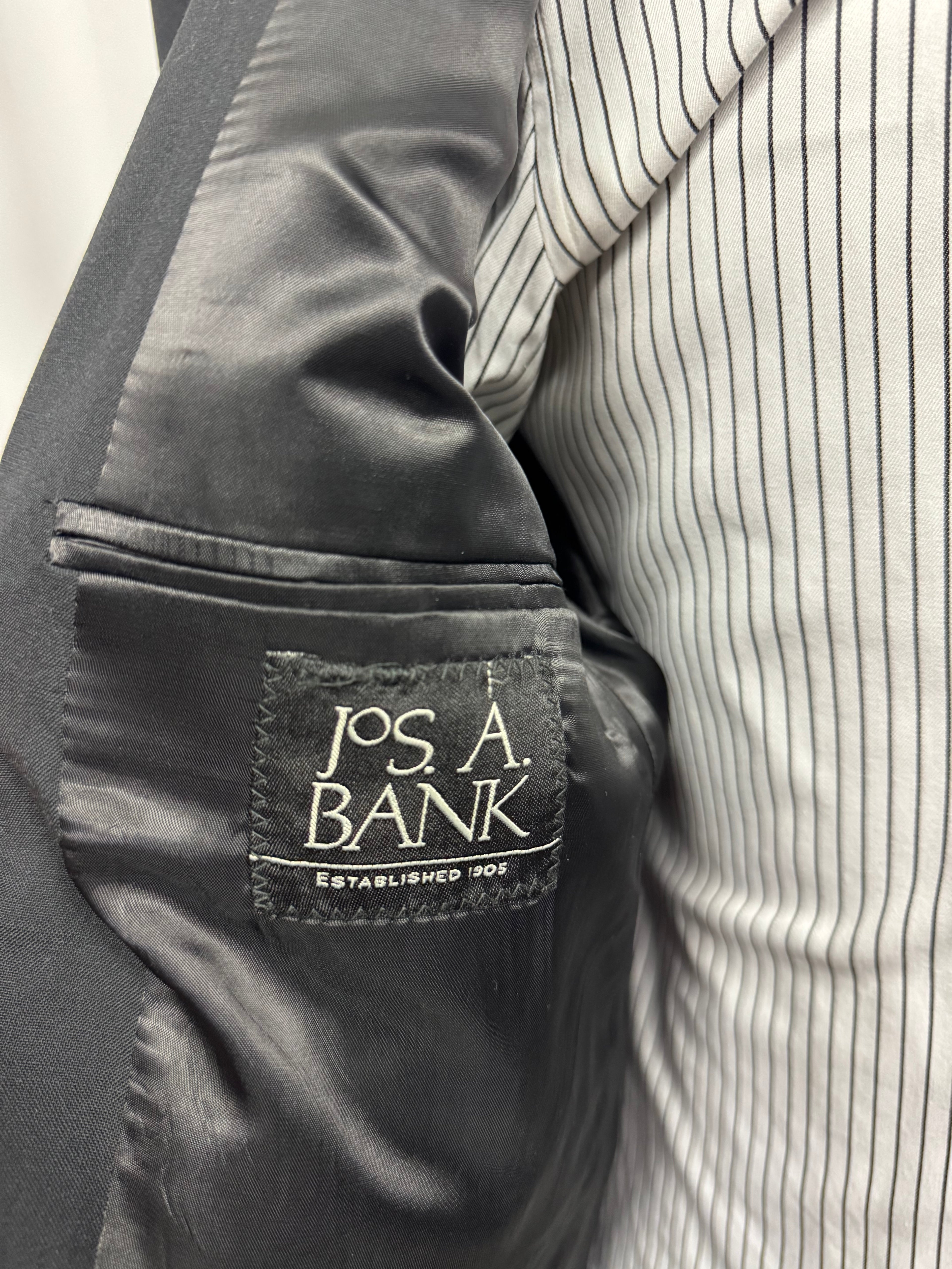 Jos A. Bank Black Wool Suit – 44R