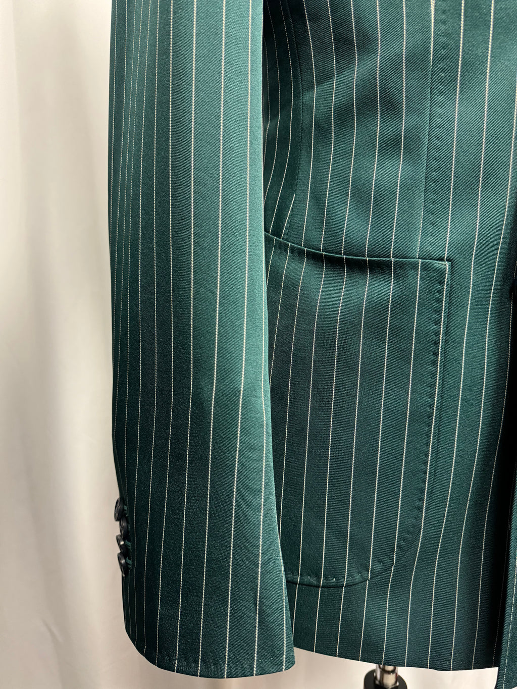 TTG Emerald Green Pinstripe Double-Breasted Suit – Size 42R
