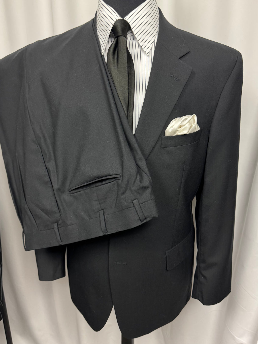 Jos A. Bank Black Wool Suit – 44R