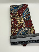 Load image into Gallery viewer, Sheaf &amp; Caber Tie
