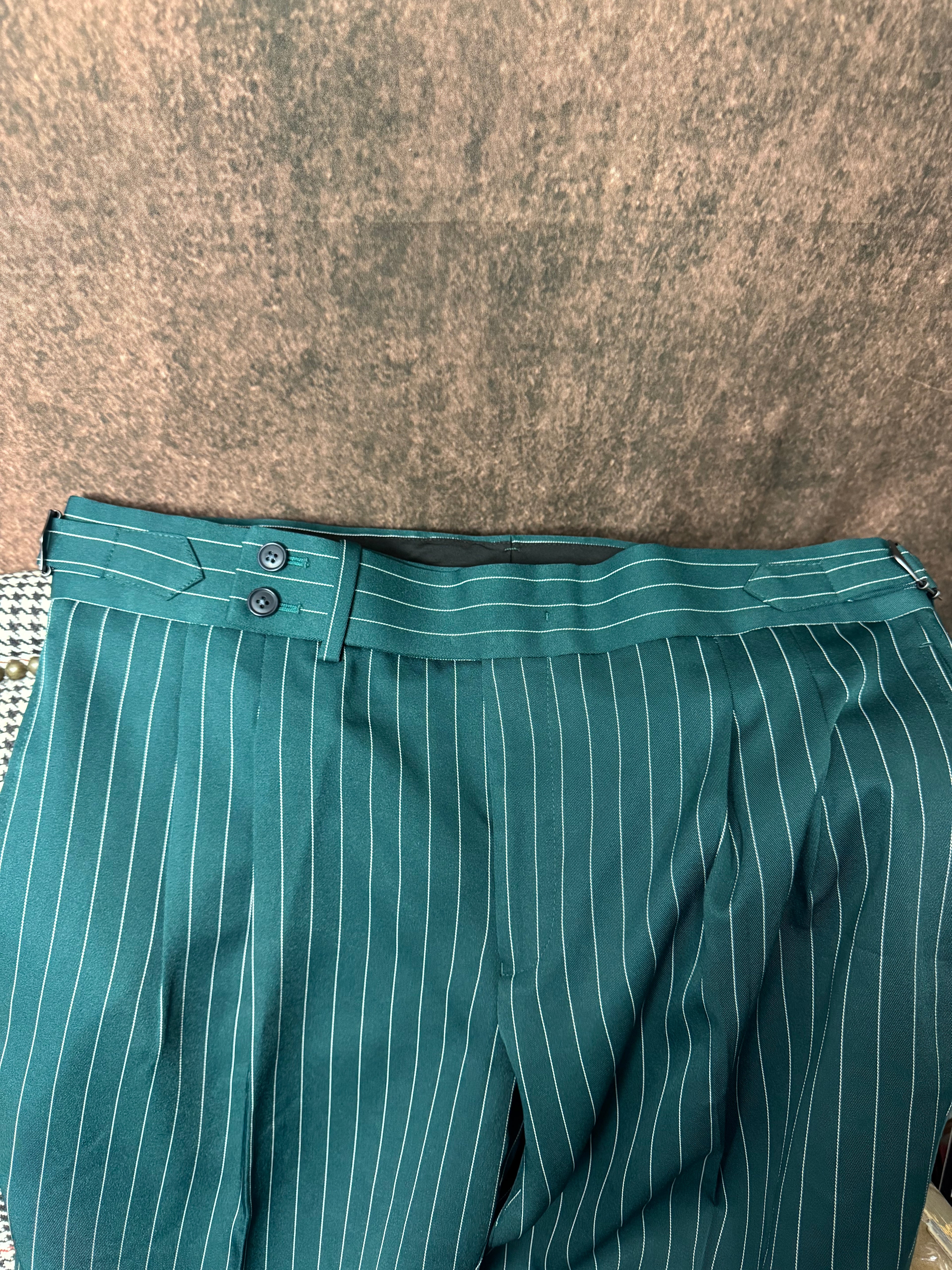 TTG Emerald Green Pinstripe Double-Breasted Suit – Size 42R