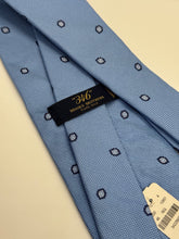 Load image into Gallery viewer, NWT Brooks Brothers “346” Silk Tie – Light Blue with Navy Medallions
