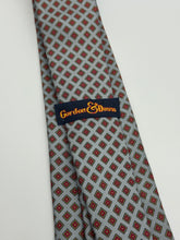 Load image into Gallery viewer, Gordon &amp; Evans Silver Geometric Medallion Tie
